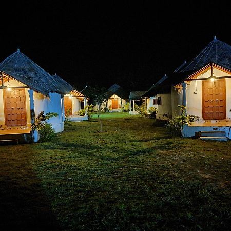 Modhera Sunrise Resort - Tents Bhungas Jungle Restaurants & Candlelight Dining Kalri Extérieur photo