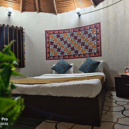 Modhera Sunrise Resort - Tents Bhungas Jungle Restaurants & Candlelight Dining Kalri Extérieur photo