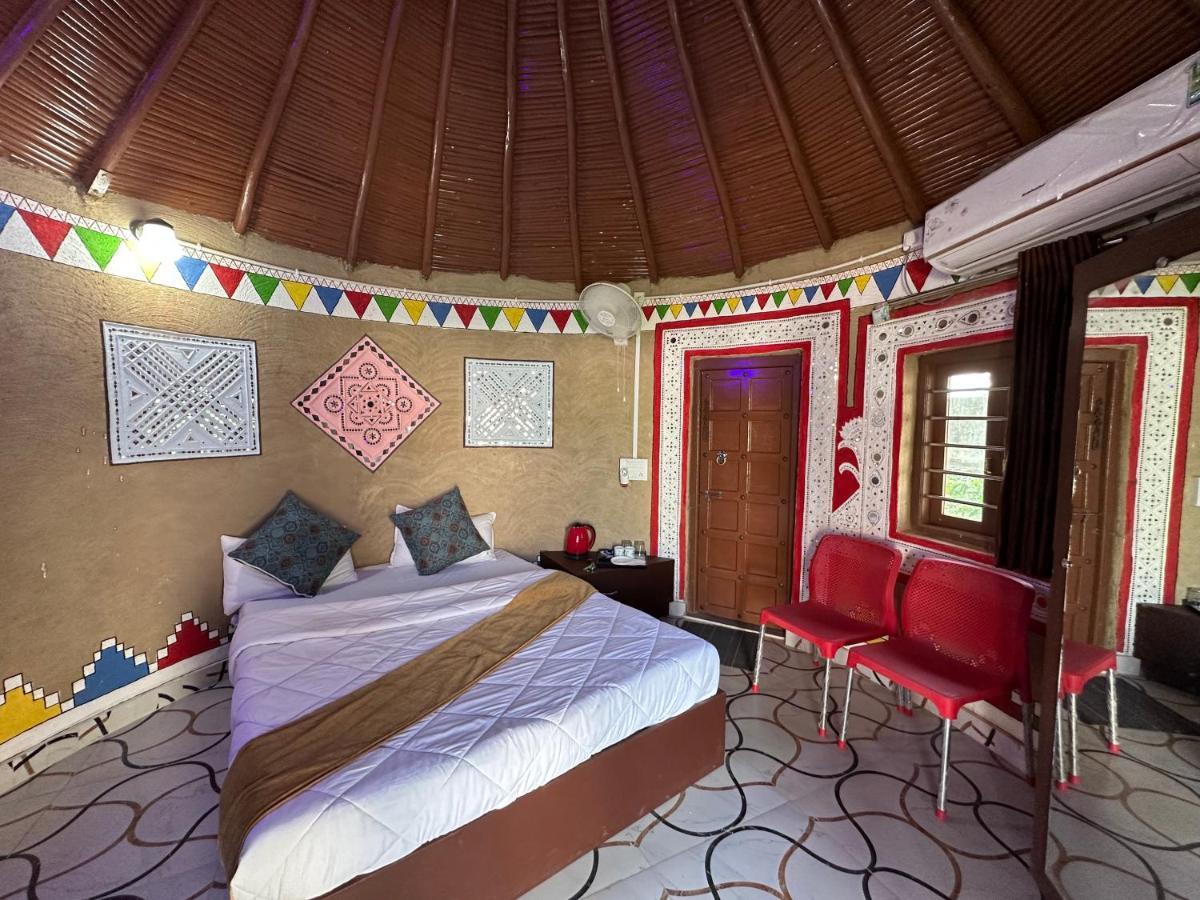 Modhera Sunrise Resort - Tents Bhungas Jungle Restaurants & Candlelight Dining Kalri Extérieur photo