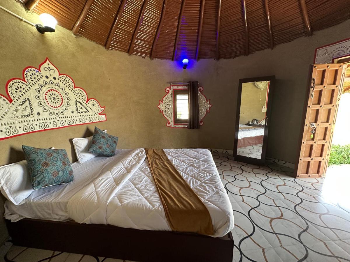Modhera Sunrise Resort - Tents Bhungas Jungle Restaurants & Candlelight Dining Kalri Extérieur photo