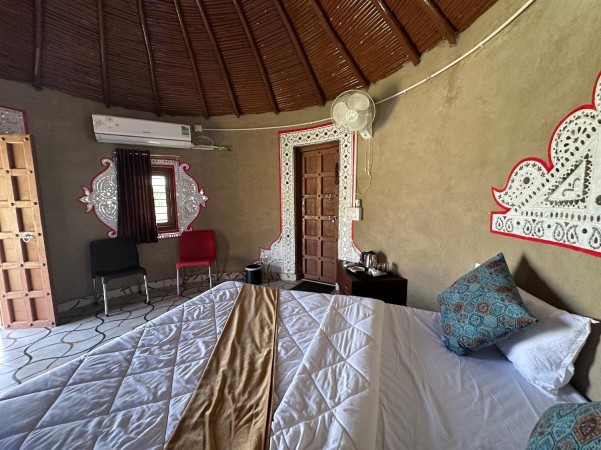 Modhera Sunrise Resort - Tents Bhungas Jungle Restaurants & Candlelight Dining Kalri Extérieur photo