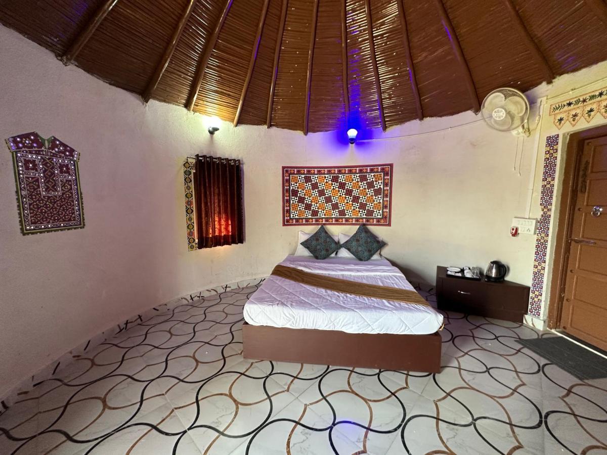 Modhera Sunrise Resort - Tents Bhungas Jungle Restaurants & Candlelight Dining Kalri Extérieur photo