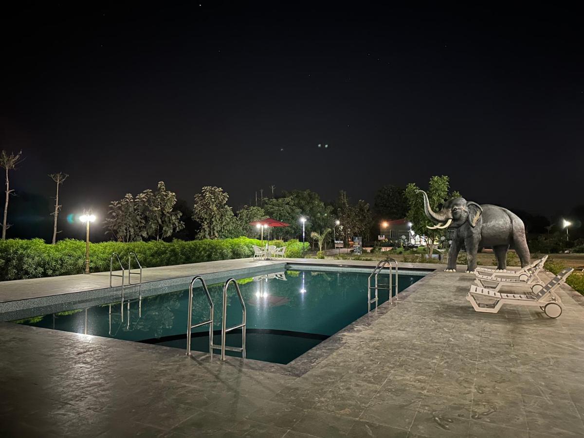 Modhera Sunrise Resort - Tents Bhungas Jungle Restaurants & Candlelight Dining Kalri Extérieur photo