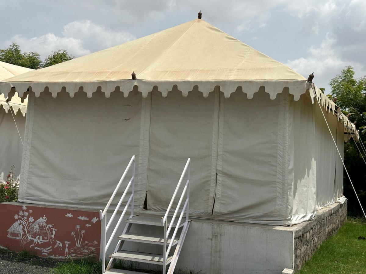 Modhera Sunrise Resort - Tents Bhungas Jungle Restaurants & Candlelight Dining Kalri Extérieur photo