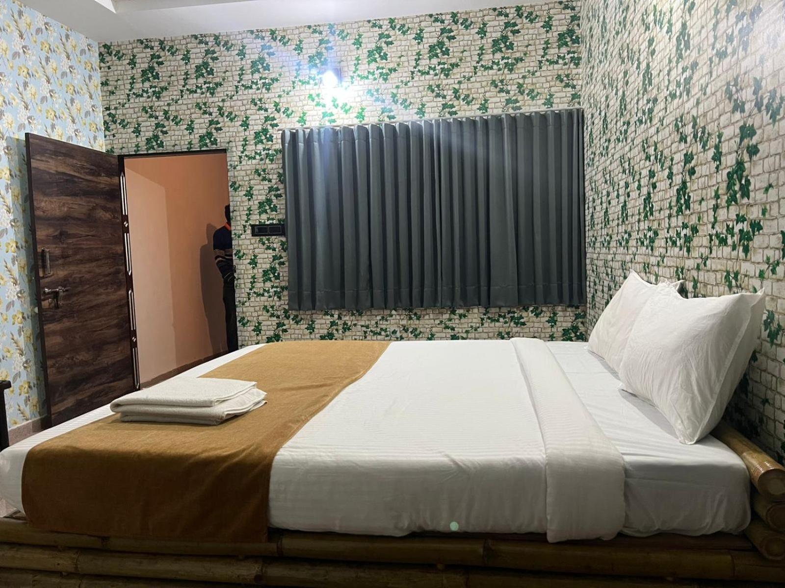 Modhera Sunrise Resort - Tents Bhungas Jungle Restaurants & Candlelight Dining Kalri Extérieur photo